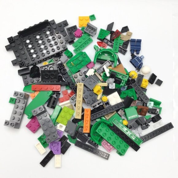 LEGO Speed Champions 76925 Aston Martin Vantage Safety Car & AMR23 Partly Built - Picture 7 of 10